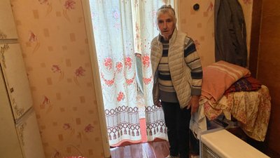 Зима близько: в селах на Донеччині готують пункти обігріву та запасаються дровами, щоб вижити без газу Зима близько: в селах на Донеччині готують пункти обігріву та запасаються дровами, щоб вижити без газу