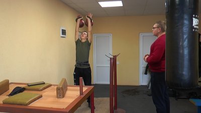 Підіймає до 20 тонн за тренування: сватівський гирьовик став кращим спортсменом району Підіймає до 20 тонн за тренування: сватівський гирьовик став кращим спортсменом району