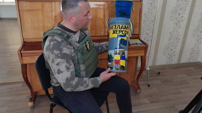 Планує випустити три збірки про рідне місто. Херсонець Михайло Олійник пише вірші про область та її жителів Планує випустити три збірки про рідне місто. Херсонець Михайло Олійник пише вірші про область та її жителів