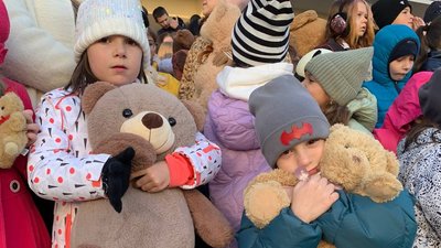 Учні черкаської школи долучилися до святкування Дня плюшевого ведмедя Учні черкаської школи долучилися до святкування Дня плюшевого ведмедя