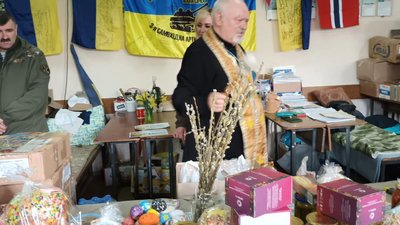 Тернопільські волонтери підготували 11 автобусів з продуктами для ЗСУ Тернопільські волонтери підготували 11 автобусів з продуктами для ЗСУ