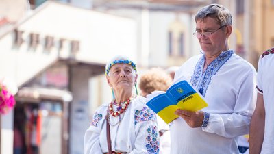 В Івано-Франківську відбулися читання Конституції України. Читає Ігор Кінаш В Івано-Франківську відбулися читання Конституції України. Читає Ігор Кінаш
