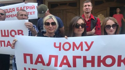 У суді прокоментували звинувачення щодо затягування справи про підпал елітних автомобілів