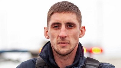 Поліцейський з Дніпропетровщини допоміг евакуювати з-під обстрілів понад чотири тисячі людей Поліцейський з Дніпропетровщини допоміг евакуювати з-під обстрілів понад чотири тисячі людей