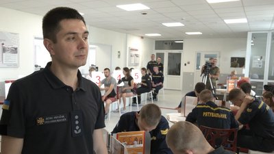 Курсанти університету цивільного захисту з Харкова, які навчаються в Черкасах, здали кров для армії