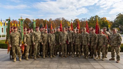 Президент Володимир Зеленський вручив Бойовий прапор 129 криворізькій бригаді тероборони Президент Володимир Зеленський вручив Бойовий прапор 129 криворізькій бригаді тероборони