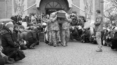 У Луцькій громаді попрощалися із полеглим 28-річним солдатом Денисом Костюком