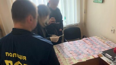 На авторемзаводі у Рівному працівника викрили на корупції. Працює військова прокуратура На авторемзаводі у Рівному працівника викрили на корупції. Працює військова прокуратура