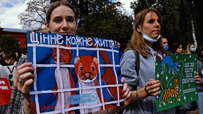 "Краще ходити голою, аніж у хутрі": у 30 містах України пройшов марш за права тварин. Як це було "Краще ходити голою, аніж у хутрі": у 30 містах України пройшов марш за права тварин. Як це було