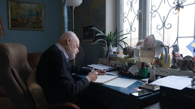 Американець, який проживає на Вінниччині, видав книгу “Нехай свобода зазвучить” про події в Україні