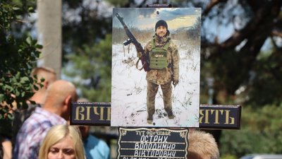 В Охтирці попрощалися з піхотинцем Володимиром Острих