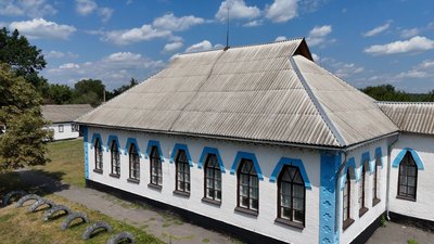 Школа, зведена за проєктом Опанаса Сластіона