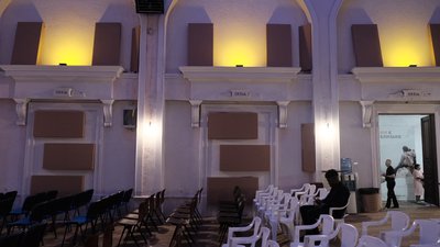 Як виглядає колишній кінотеатр "Україна" в Чернівцях, приміщення якого орендує церква Як виглядає колишній кінотеатр "Україна" в Чернівцях, приміщення якого орендує церква
