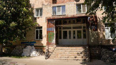 У Чернігові ветерани війни на протезах ремонтують приміщення для простору "Серцевір" У Чернігові ветерани війни на протезах ремонтують приміщення для простору "Серцевір"