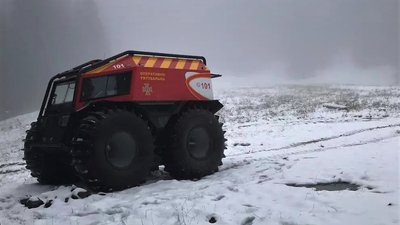 В засніжених горах на Закарпатті рятувальники допомогли двом туристам з Києва В засніжених горах на Закарпатті рятувальники допомогли двом туристам з Києва