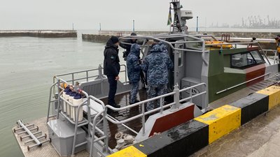Патрулюють море та узбережжя. Як на Донеччині охороняють водні кордони Патрулюють море та узбережжя. Як на Донеччині охороняють водні кордони