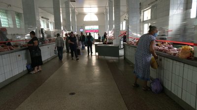 У Рівному спецкомісія пішла на ринки з карантинною перевіркою. РЕПОРТАЖ У Рівному спецкомісія пішла на ринки з карантинною перевіркою. РЕПОРТАЖ