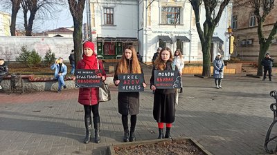 "Не мовчи! Полон вбиває": у Вінниці пройшла акція на підтримку військовополонених "Не мовчи! Полон вбиває": у Вінниці пройшла акція на підтримку військовополонених