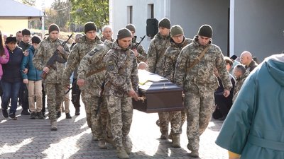 Попрощалися з полеглим під Бахмутом бійцем Попрощалися з полеглим під Бахмутом бійцем