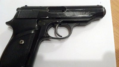 На фото стартовий пістолет, яким чоловік ймовірно погрожував десятикласниці. На фото стартовий пістолет, яким чоловік ймовірно погрожував десятикласниці.
