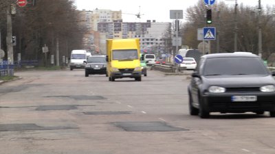 У Житомирі розпочали ямковий ремонт доріг У Житомирі розпочали ямковий ремонт доріг