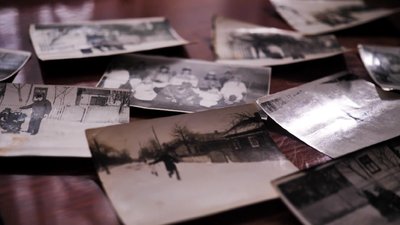 Богдан Стречик зберігає старі світлини сільського вертепу