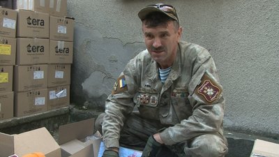 Волонтери з Тернополя везуть допомогу військовим на Схід Волонтери з Тернополя везуть допомогу військовим на Схід