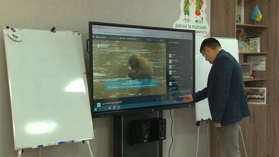 Вперше за 22 роки: директори черкаських шкіл разом написали диктант Вперше за 22 роки: директори черкаських шкіл разом написали диктант