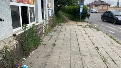 Зупинка ромадського транспорту біля Ужгородського національного університету Зупинка ромадського транспорту біля Ужгородського національного університету