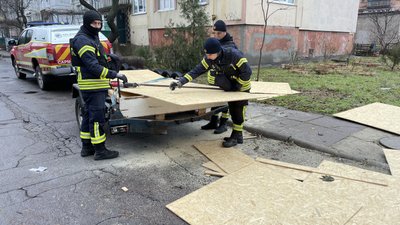 Херсон обстріли наслідки фанера Херсон обстріли наслідки фанера