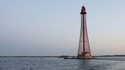 Військові РФ пошкодили найвищий маяк в Україні, який розташований на Херсонщині