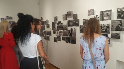 Чорно-біла мотивація: у Черкасах відкрили виставку зі світлинами воїнів-спортсменів