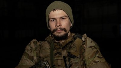 Збив п'ять дронів з автомата. Десантник миколаївської 79-ї бригади відзначився в оборонних боях Збив п'ять дронів з автомата. Десантник миколаївської 79-ї бригади відзначився в оборонних боях