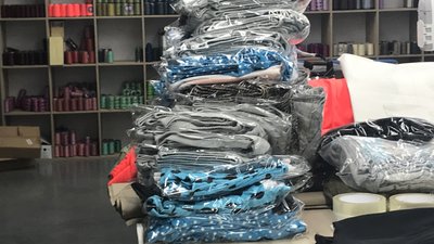 В Одесі підприємство, яке займалося пошиттям суконь, під час війни почало виробляти військовий одяг В Одесі підприємство, яке займалося пошиттям суконь, під час війни почало виробляти військовий одяг