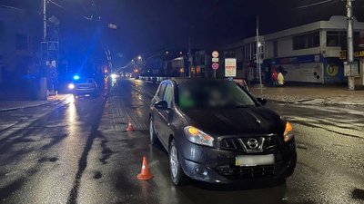 У Кременчуці автівка наїхала на регулювальника