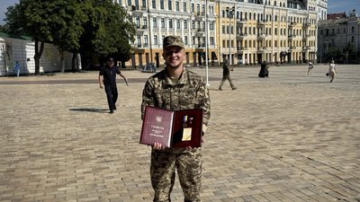 Президент нагородив Івана Чорного з Полтавщини орденом "Золота Зірка" Президент нагородив Івана Чорного з Полтавщини орденом "Золота Зірка"