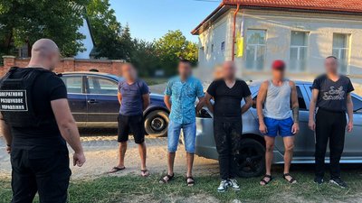 Намагалися потрапити до Угорщини: на Закарпатті прикордонники затримали групу чоловіків
