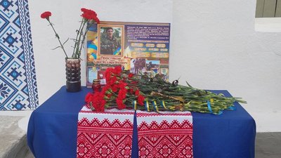 У Миколаєві до Дня захисників та захисниць України відкрили меморіальну дошку двом загиблим воїнам У Миколаєві до Дня захисників та захисниць України відкрили меморіальну дошку двом загиблим воїнам