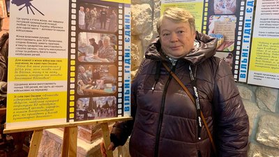 "Вільні. Гідні. Єдині". У Франківську презентували виставку світлин волонтерів, які допомагають армії "Вільні. Гідні. Єдині". У Франківську презентували виставку світлин волонтерів, які допомагають армії