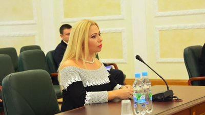 Суддя з Києва задекларувала автівки та заміський будинок як "подарунки" – Bihus.Info