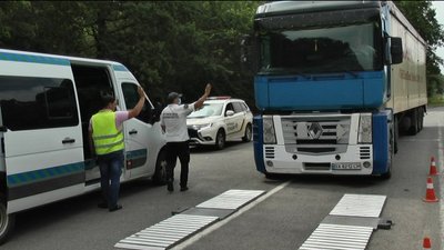 Ваговий контроль. Як поліція та працівники Укртрансбезпеки зважували вантажівки на Вінниччині