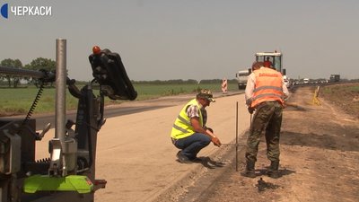 30 років без ремонту: на Черкащині ремонтують аварійну дорогу 30 років без ремонту: на Черкащині ремонтують аварійну дорогу