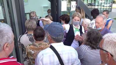"Приходять заздалегідь": чому у харківському центрі адмінпослуг збираються черги відвідувачів
