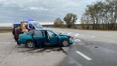 На Чернігівщині у ДТП загинув водій інкасаторського авто, ще шестеро людей у лікарні