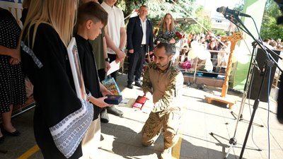 У Вінниці синові Олександра Олійника передали нагороди батька