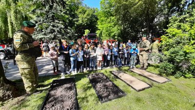 У Львові правоохоронці та надзвичайники розповіли дітям про особливості роботи У Львові правоохоронці та надзвичайники розповіли дітям про особливості роботи