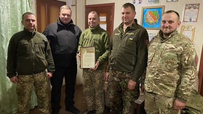 Троє капеланів з Тернопільщини прибули в зону ООС Троє капеланів з Тернопільщини прибули в зону ООС