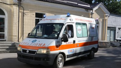 На потреби ЗСУ: благодійники привезли у Житомир карету швидкої медичної допомоги