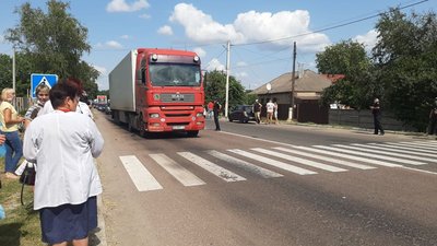 "Врятуємо Валківську лікарню": на Харківщині протестують медики "Врятуємо Валківську лікарню": на Харківщині протестують медики