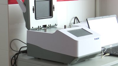 90 проб за зміну. У Сумах відкрили міську ПЛР-лабораторію 90 проб за зміну. У Сумах відкрили міську ПЛР-лабораторію